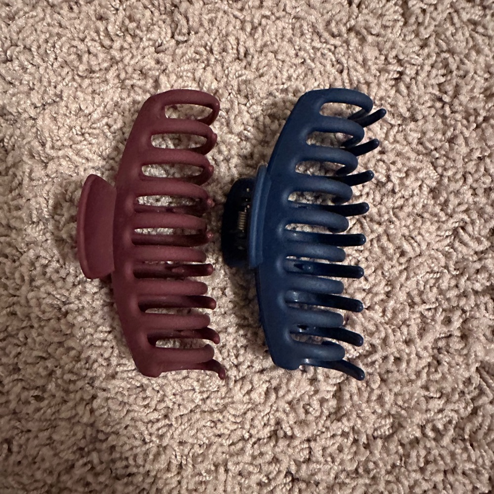 hair claw clips (brown and blue)